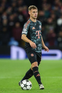 Bayern Münih 'ten Joshua Kimmich UEFA Şampiyonlar Ligi Sahne Maçı' nda Aston Villa, Bayern Münih 'e karşı Villa Park, Birmingham, İngiltere, 2 Ekim 2024