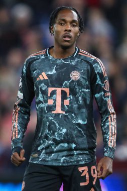 Bayern Münih 'ten Mathys Tel UEFA Şampiyonlar Ligi Sahne Maçı' nda Aston Villa, Bayern Münih 'e karşı, Birmingham, Birleşik Krallık, 2 Ekim 2024