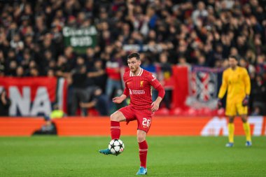 Liverpool 'lu Andy Robertson, 2 Ekim 2024' te İngiltere 'nin Liverpool kentinde oynanan Liverpool-Bologna maçında topu kontrol ediyor.