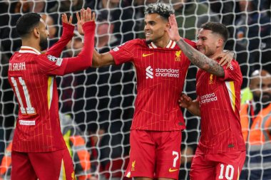 Liverpool 'dan Alexis Mac Allister, UEFA Şampiyonlar Ligi - Lig Stage maçı Liverpool Bologna' ya karşı Anfield, Liverpool, İngiltere 'de 2 Ekim 2024' te oynanan karşılaşmada takım arkadaşları ile golünü kutluyor.