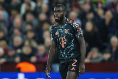 Bayern Münih 'ten Dayot Upamecano UEFA Şampiyonlar Ligi Stage maçı sırasında Aston Villa Bayern Münih' e karşı Villa Park, Birmingham, Birleşik Krallık, 2 Ekim 2024