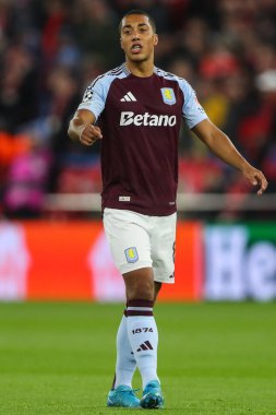 Aston Villa takımından Youri Tielemans UEFA Şampiyonlar Ligi Sahne Maçı 'nda Aston Villa, Bayern Münih' e karşı, Birmingham, Birleşik Krallık, 2 Ekim 2024