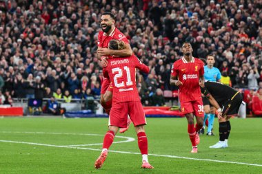 Liverpool 'dan Muhammed Salah, UEFA Şampiyonlar Ligi - Lig Stage maçı sırasında Anfield, Liverpool, İngiltere' de Liverpool 'a karşı Bologna maçında Kostas Tsimikas ile yaptığı golü kutluyor.