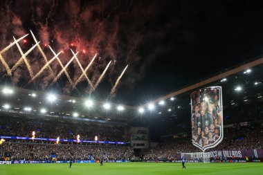 UEFA Şampiyonlar Ligi Stage maçı sırasında Villa Park, Birmingham, Birleşik Krallık, 2 Ekim 2024 'te Aston Villa ve Bayern Münih maçında havai fişekler atıldı.
