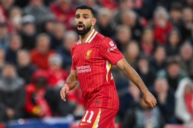 Liverpool 'dan Muhammed Salah, 2 Ekim 2024' te İngiltere 'nin Liverpool kentinde oynanan Liverpool-Bologna Ligi Şampiyonlar Ligi karşılaşmasında takıma talimat verir.