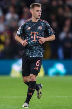 Bayern Münih 'ten Joshua Kimmich UEFA Şampiyonlar Ligi Sahne Maçı' nda Aston Villa, Bayern Münih 'e karşı Villa Park, Birmingham, İngiltere, 2 Ekim 2024