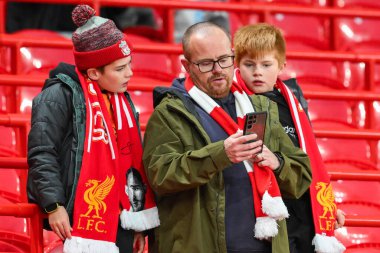 Liverpool taraftarları Anfield 'e UEFA Şampiyonlar Ligi - Lig Stage maçı öncesinde Anfield, Liverpool, İngiltere, 2 Ekim 2024' te geldi.