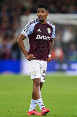 Aston Villa 'dan Ian Maatsen UEFA Şampiyonlar Ligi Stage maçı sırasında Villa Park, Birmingham, İngiltere' de Aston Villa - Bayern Münih maçında, 2 Ekim 2024