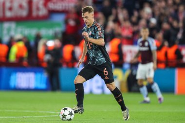 Bayern Münih 'ten Joshua Kimmich, UEFA Şampiyonlar Ligi Sahne Maçı' nda Aston Villa, Bayern Münih 'e karşı Villa Park, Birmingham, İngiltere, 2 Ekim 2024