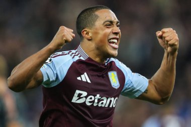 Aston Villa takımlarından Youri Tielemans, UEFA Şampiyonlar Ligi Stage maçı Aston Villa Bayern Münih 'e karşı Villa Park, Birmingham, Birleşik Krallık, 2 Ekim 2024' te oynanan karşılaşmada takımlarının kazanmasını kutluyor.