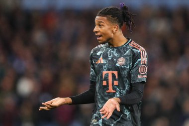Bayern Münih 'ten Michael Olise, UEFA Şampiyonlar Ligi Sahne Maçı' nda Villa-Bayern Münih maçında tepki gösterdi.