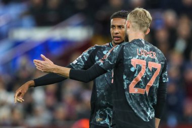 Bayern Münih 'ten Michael Olise, UEFA Şampiyonlar Ligi Stage maçı sırasında Bayern Münih' ten Konrad Laimer ile Villa Park, Birmingham, Birleşik Krallık, 2 Ekim 2024 'te oynanan Villa-Bayern Münih maçında konuştu.