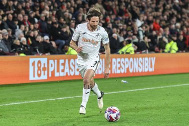 Swansea City 'den Joe Allen, 2 Ekim 2024' te Sheffield United 'ın Bramall Lane, Sheffield' de Swansea City 'ye karşı oynadığı Gökyüzü İddia Şampiyonası maçında topu aldı.