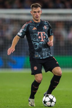 Bayern Münih 'ten Joshua Kimmich UEFA Şampiyonlar Ligi Sahne Maçı' nda Aston Villa, Bayern Münih 'e karşı Villa Park, Birmingham, İngiltere, 2 Ekim 2024
