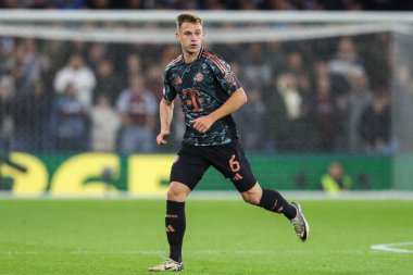 Bayern Münih 'ten Joshua Kimmich UEFA Şampiyonlar Ligi Sahne Maçı' nda Aston Villa, Bayern Münih 'e karşı Villa Park, Birmingham, İngiltere, 2 Ekim 2024