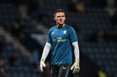 Freddie Woodman, 2 Ekim 2024 Deepdale, Preston, İngiltere 'de Preston North End Watford' a karşı oynanan Sky Bet Şampiyonası öncesinde ısınıyor.