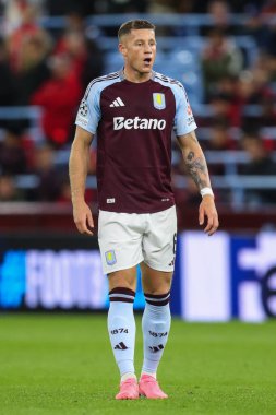 Aston Villa takımından Ross Barkley UEFA Şampiyonlar Ligi Stage maçı sırasında Villa Park, Birmingham 'da Aston Villa ile Bayern Münih maçında, 2 Ekim 2024