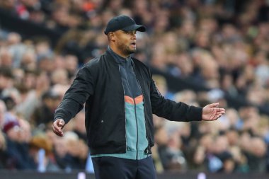 Bayern Münih teknik direktörü Vincent Kompany, UEFA Şampiyonlar Ligi Sahne Maçı 'nda Villa-Bayern Münih maçında tepki gösterdi.