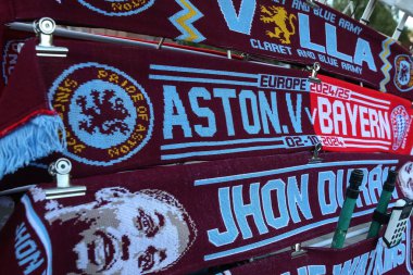 Aston Villa ve Bayern atkıları UEFA Şampiyonlar Ligi Sahne Maçı 'nda Aston Villa, Bayern Münih' e karşı Birmingham, İngiltere, Villa Park 'ta 2 Ekim 2024' te satışa sunuldu.