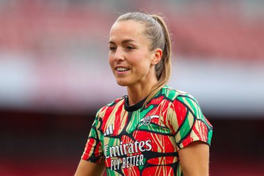 Arsenal 'den Lia Walti, 6 Ekim 2024' te İngiltere 'nin Emirates Stadyumu' nda oynanan FA Kadınlar Süper Ligi karşılaşmasından önce ısınıyor.