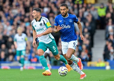 Everton 'dan Dominic Calvert-Lewin, 5 Ekim 2024' te Goodison Park, Liverpool, İngiltere 'de oynanan Premier League maçında Everton - Newcastle United maçında forvet atıyor.