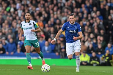 Everton 'dan Jack Harrison Premier Lig maçında topu kovalıyor Everton, Newcastle United' a karşı Goodison Park, Liverpool, İngiltere, 5 Ekim 2024