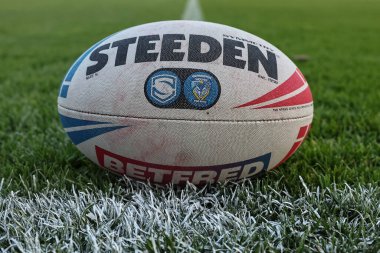 Warrington Wolves Steeden antrenman topu Betfred Süper Lig Yarı Finalleri sırasında Hull KR vs Warrington Wolves 'a karşı Sewell Group Craven Park, Kingston upon Hull, Birleşik Krallık, 4 Ekim 2024