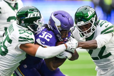 Minnesota Vikings takımından Ty Chandler, New York Jets takımından Chazz Surratt ve New York Jets takımından Tony Adams tarafından Tottenham Hotspur Stadyumu, Londra 'daki Minnesota Vikings maçında yenildi.