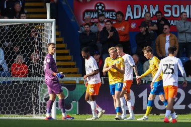 Blackpool takımından Harry Tyrer 5 Ekim 2024 'te Mansfield Town - Blackpool maçında One Call Stadyumu, Mansfield, İngiltere' de karşılaştı.