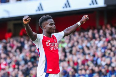 Arsenal 'den Bukayo Saka, 5 Ekim 2024' te Emirates Stadyumu 'nda oynanan Premier League maçında 3-1' lik galibiyet golünü kutluyor.