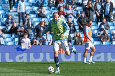 Manchester City 'den Erling Haaland Premier League maçında Manchester City ile Fulham maçında 5 Ekim 2024' te Etihad Stadyumu 'nda ısındı.