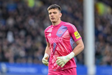 Newcastle United takımından Nick Pope 5 Ekim 2024 tarihinde Goodison Park, Liverpool 'da oynanan Everton - Newcastle United maçı sırasında