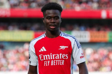 Arsenal 'den Bukayo Saka, 5 Ekim 2024' te Birleşik Krallık 'taki Emirates Stadyumu' nda oynanan Premier League maçında Arsenal ve Southampton maçına bakıyor.