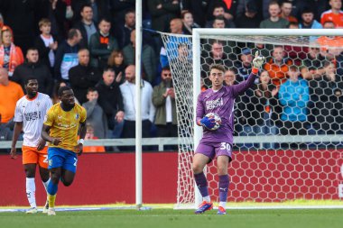 Blackpool takımından Harry Tyrer 5 Ekim 2024 'te Mansfield Town - Blackpool maçında One Call Stadyumu, Mansfield, İngiltere' de karşılaştı.