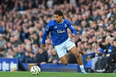 Everton 'dan Iliman Ndiaye, 5 Ekim 2024' te Goodison Park, Liverpool, İngiltere 'de oynanan Premier League maçında topla ilerliyor.