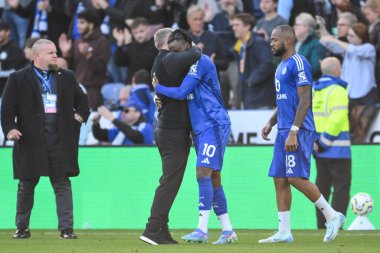 Leicester City 'nin Steve Cooper Menajeri Leicester City' li Stephy Mavididi 'yi ilk kez 5 Ekim 2024' de King Power Stadyumu 'nda Leicester City ile Bournemouth arasındaki Premier League maçının sonunda kutluyor.