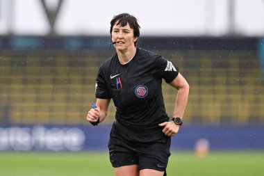 Hakem Jane Simms Barclays Bayanlar Süper Ligi maçı sırasında Manchester City Women vs West Ham United Women Joie Stadyumu, Manchester, İngiltere, 6 Ekim 2024