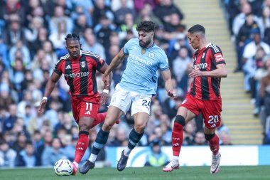 Manchester City 'den Joko Gvardiol Premier Lig maçında top Manchester City ile Fulham' a karşı Etihad Stadyumu, Manchester, Birleşik Krallık 'ta 5 Ekim 2024