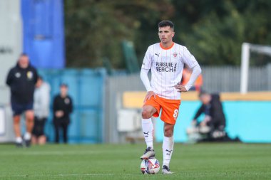 Blackpool takımından Albie Morgan, 5 Ekim 2024 'te Mansfield Town - Blackpool maçında takımının kaybetmesine tepki gösterdi.