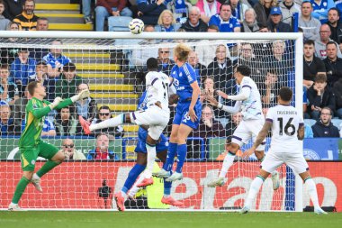 Bournemouth 'dan Dango Ouattara, 5 Ekim 2024' te King Power Stadyumu 'nda oynanan Premier League maçında Leicester City ve Bournemouth maçında kafasıyla bara çarptı.