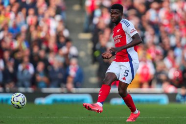 Arsenal 'den Thomas, 5 Ekim 2024' te Birleşik Krallık 'taki Emirates Stadyumu' nda oynanan Premier League maçı sırasında pas attı.
