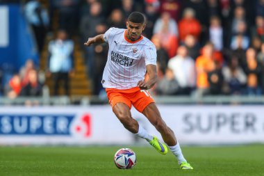 Blackpool takımından Ashley Fletcher, Mansfield Town 'a karşı Blackpool maçında 5 Ekim 2024' te Mansfield Stadyumu 'nda maç yapıyor.