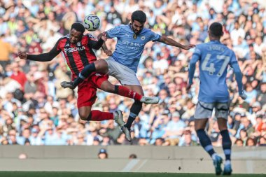 Fulham 'dan Kenny Tete ve Manchester City' den Kay Gndoan Premier Lig maçı sırasında Etihad Stadyumu 'nda Manchester City Fulham' a karşı 5 Ekim 2024