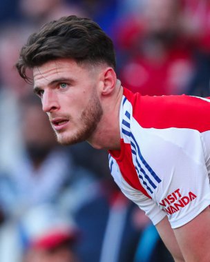 Arsenal 'den Declan Rice, 5 Ekim 2024' te Birleşik Krallık 'taki Emirates Stadyumu' nda oynanan Premier League maçında Arsenal ve Southampton maçını izliyor.