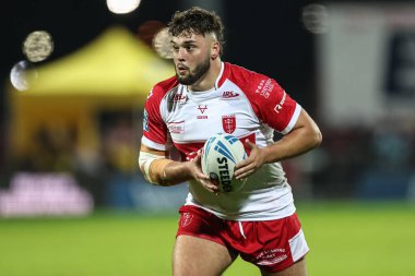 Hull KR 'dan Matty Storton, Betfred Süper Lig Yarı Finalleri' nde top Hull KR 'a karşı Warrington Wolves' a karşı Sewell Group Craven Park, Kingston üzerine Hull, Birleşik Krallık, 4 Ekim 2024