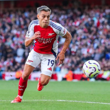 Arsenal 'den Leandro Trossard, 5 Ekim 2024 tarihinde Emirates Stadyumu' nda oynanan Premier League maçında Arsenal, Southampton 'a karşı.