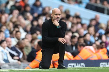 Manchester City teknik alanda Premier League maçında Pep Guardiola teknik direktörü Manchester City ile Fulham maçında 5 Ekim 2024 'te Etihad Stadyumu' nda diz çöktü.