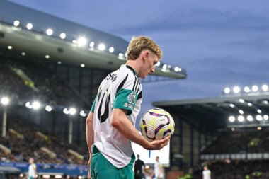 Newcastle United takımından Anthony Gordon 5 Ekim 2024 'te Goodison Park, Liverpool' da oynanan Everton - Newcastle United Premier League maçı sırasında
