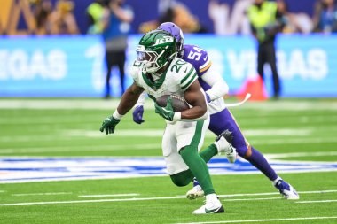 Breece Hall of the New York Jets, 6 Ekim 2024 'te Tottenham Hotspur Stadyumu' nda New York Jets vs Minnesota Vikings maçında topu kavradı.