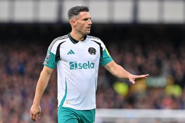 Newcastle United takımından Fabian Schr, 5 Ekim 2024 'te Goodison Park, Liverpool' da oynanan Everton - Newcastle United Premier League maçı sırasında antrenman yapıyor.